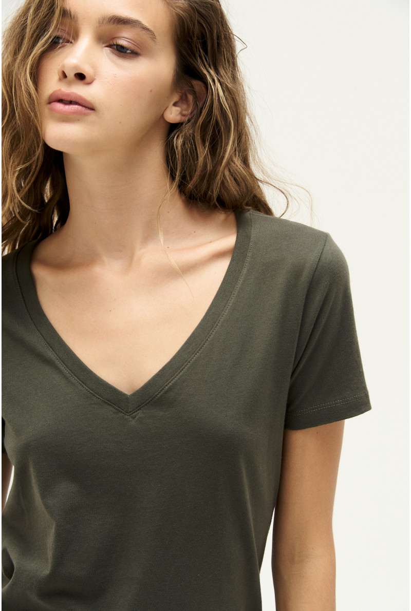 REMERA V M/C TAYLOR