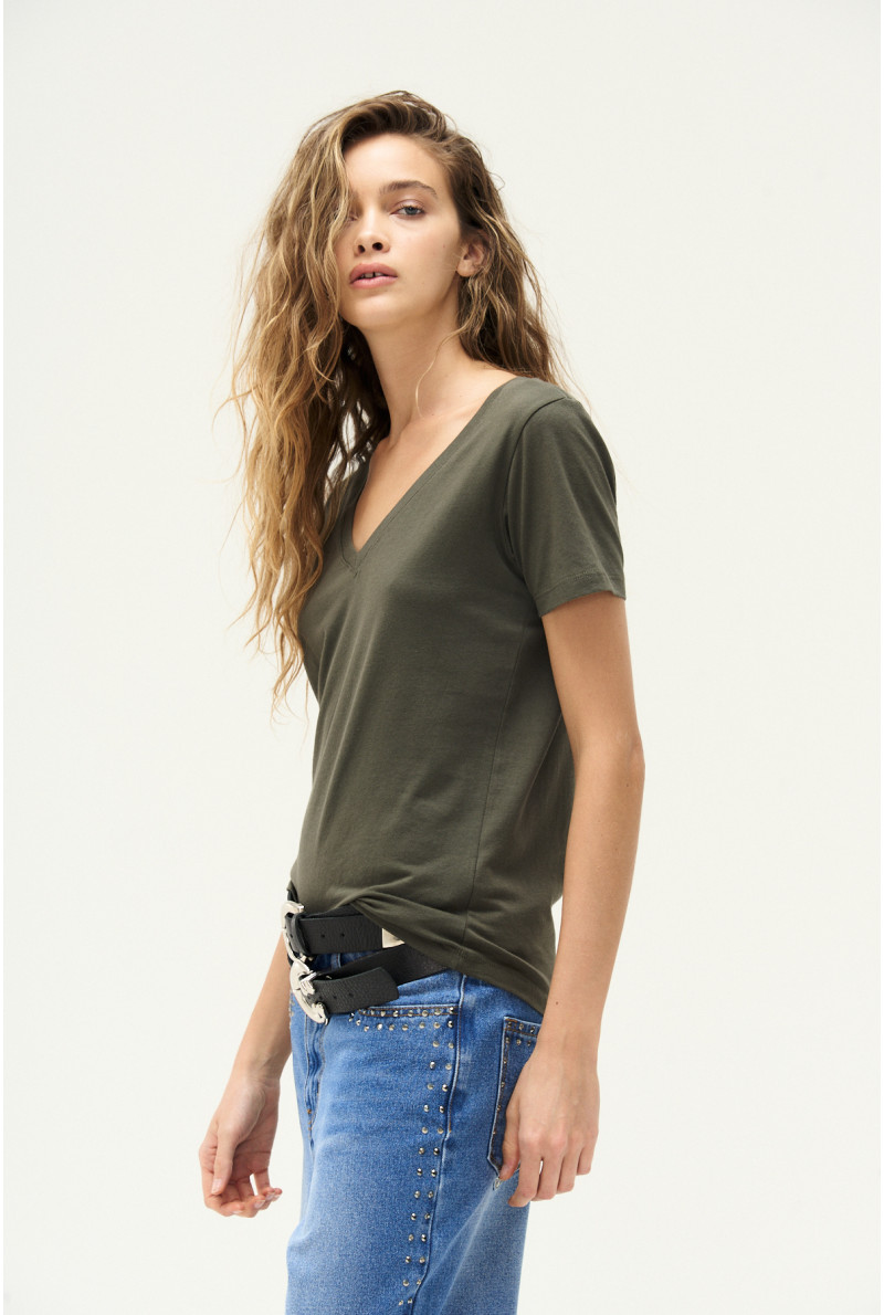 REMERA V M/C TAYLOR