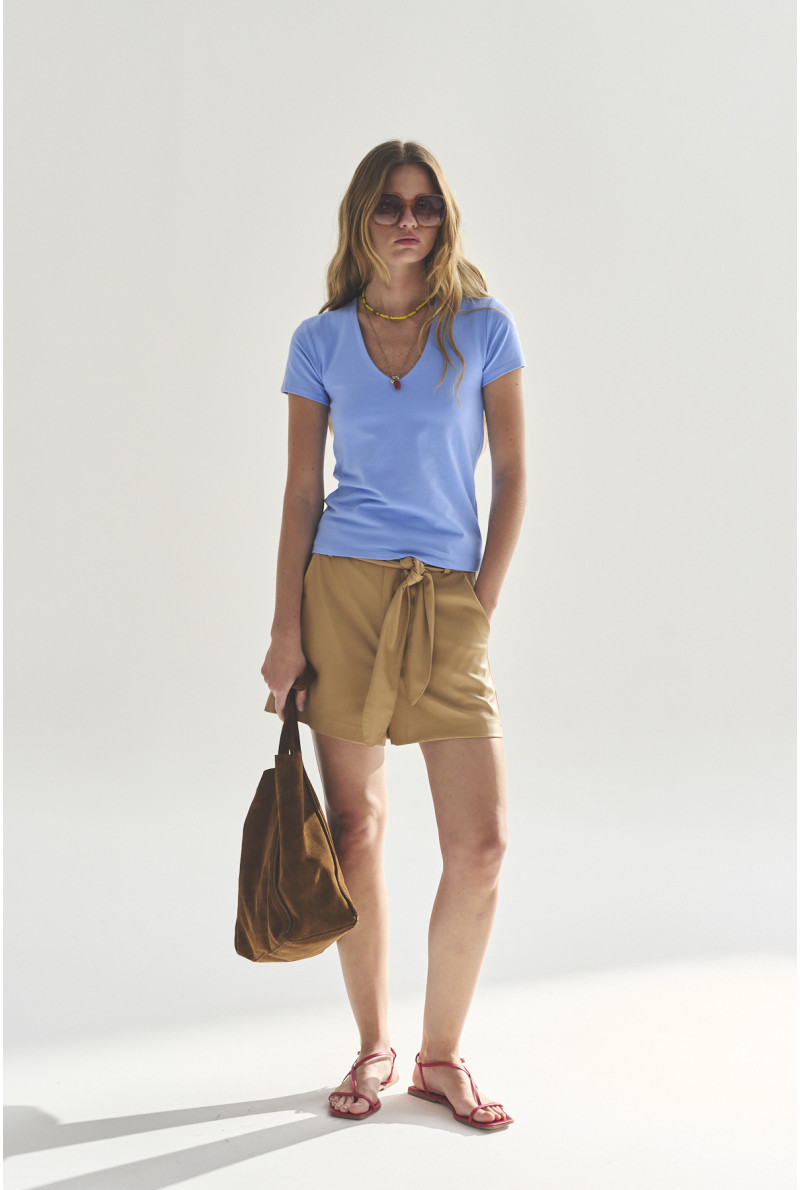REMERA V M/C NEIL
