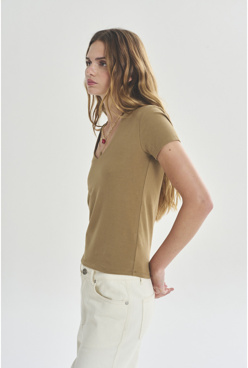 REMERA V M/C NEIL