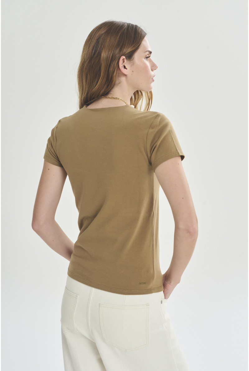 REMERA V M/C NEIL