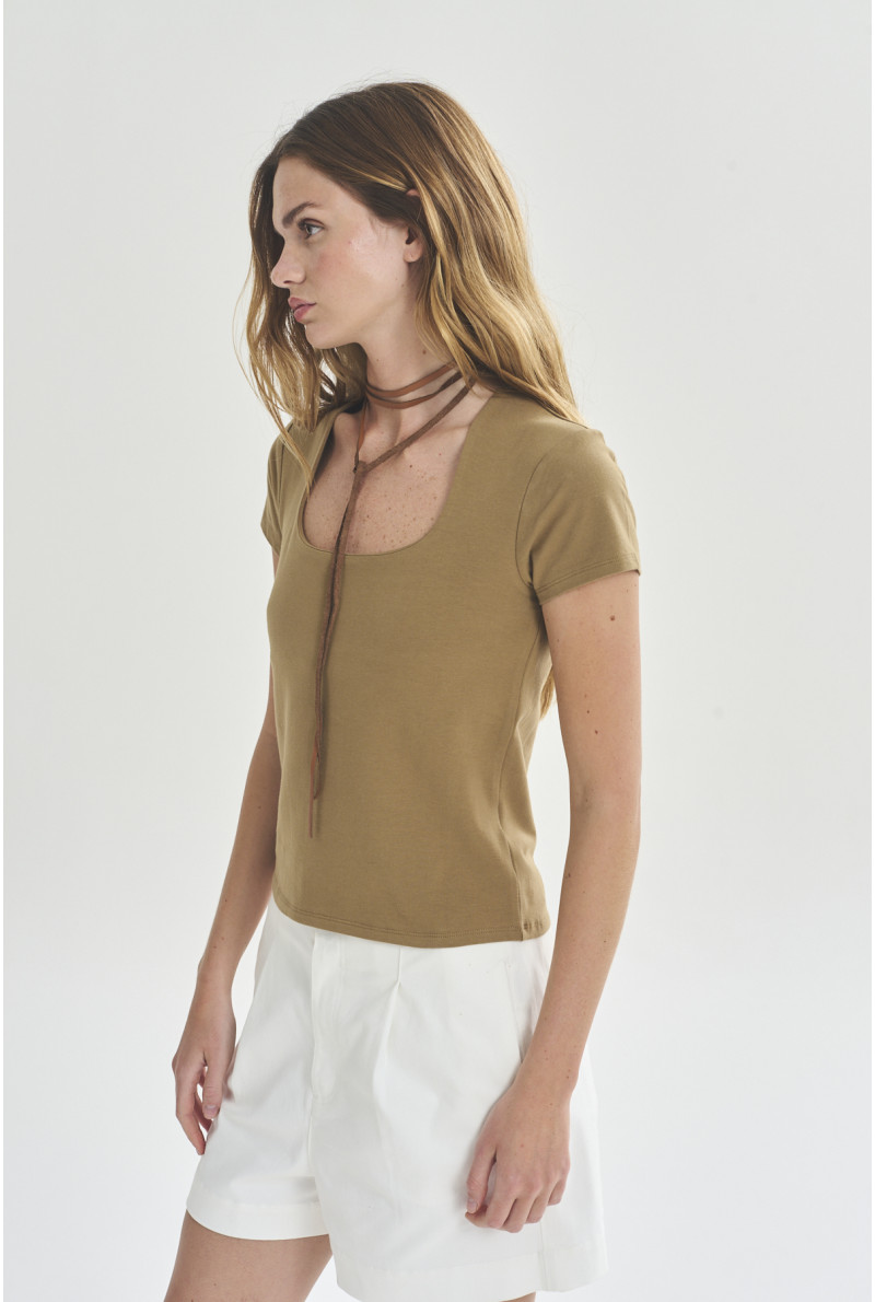 REMERA C/CUADRADO M/C NEIL