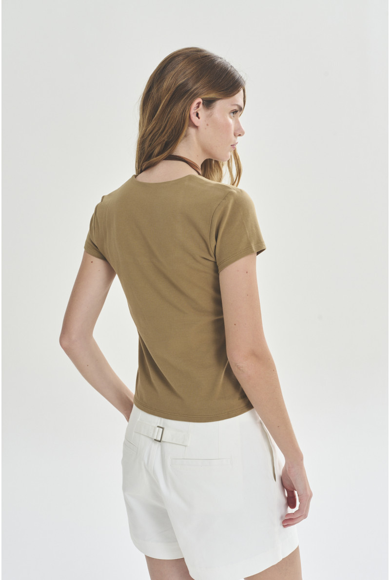 REMERA C/CUADRADO M/C NEIL