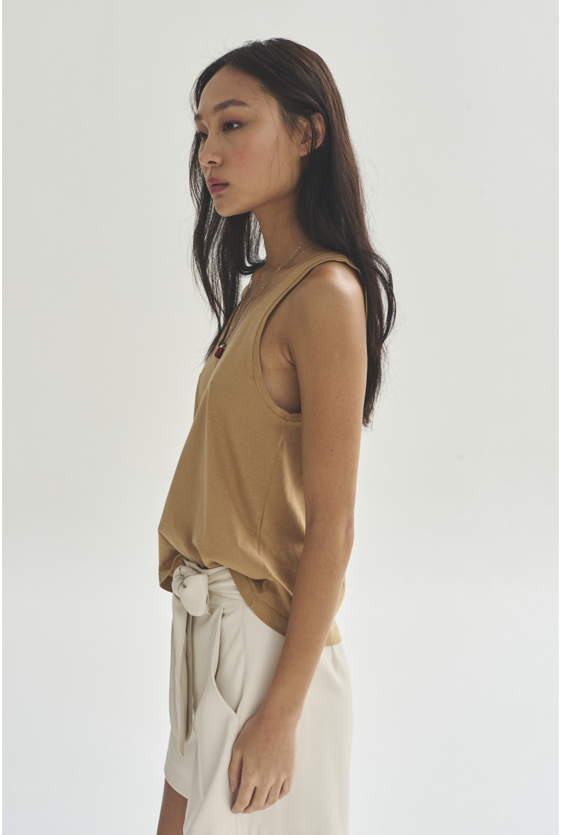 MUSCULOSA U CORA