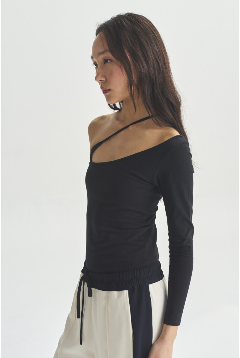 REMERA ASIMETRICA ARIANA