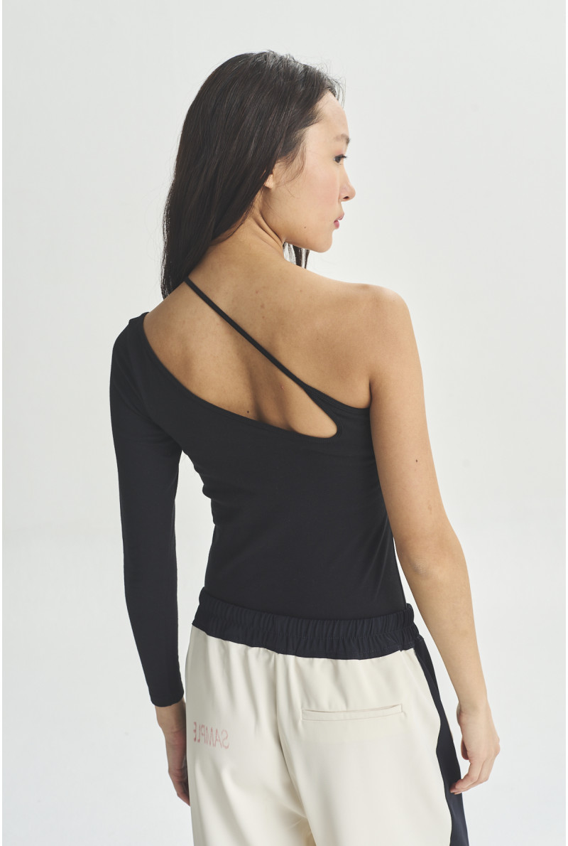 REMERA ASIMETRICA ARIANA