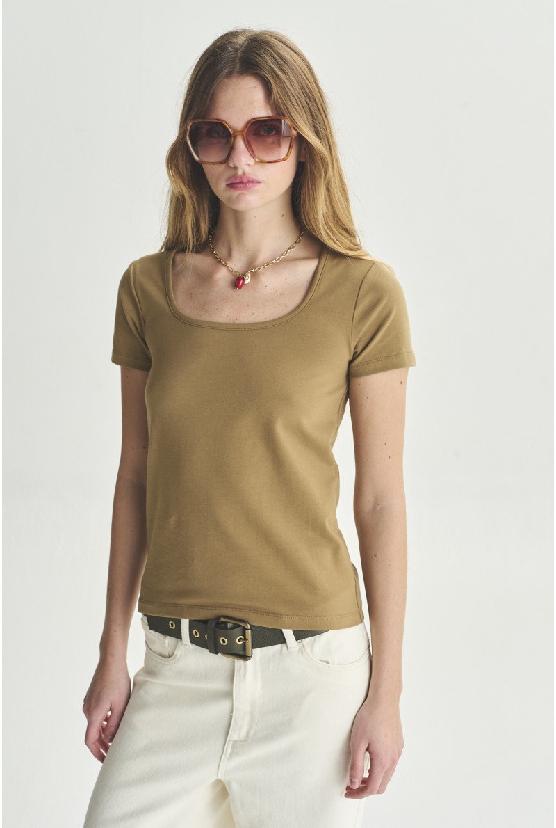 REMERA C/CUADRADO M/C HAROLD