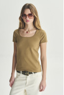 REMERA C/CUADRADO M/C HAROLD