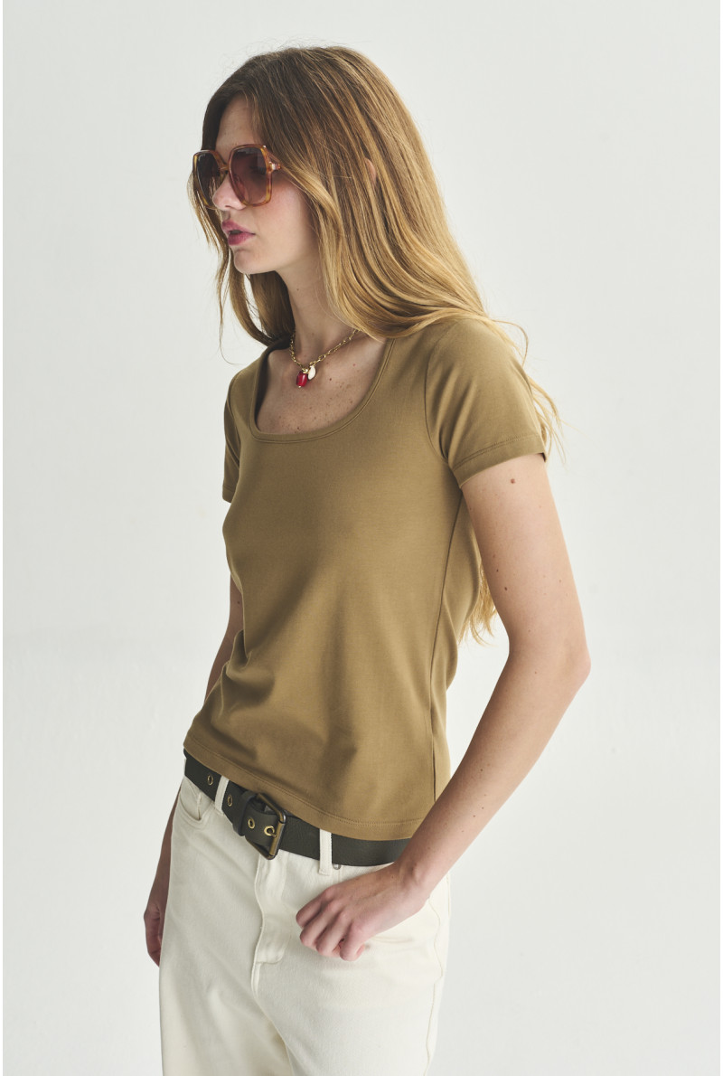 REMERA C/CUADRADO M/C HAROLD