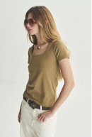 REMERA C/CUADRADO M/C HAROLD