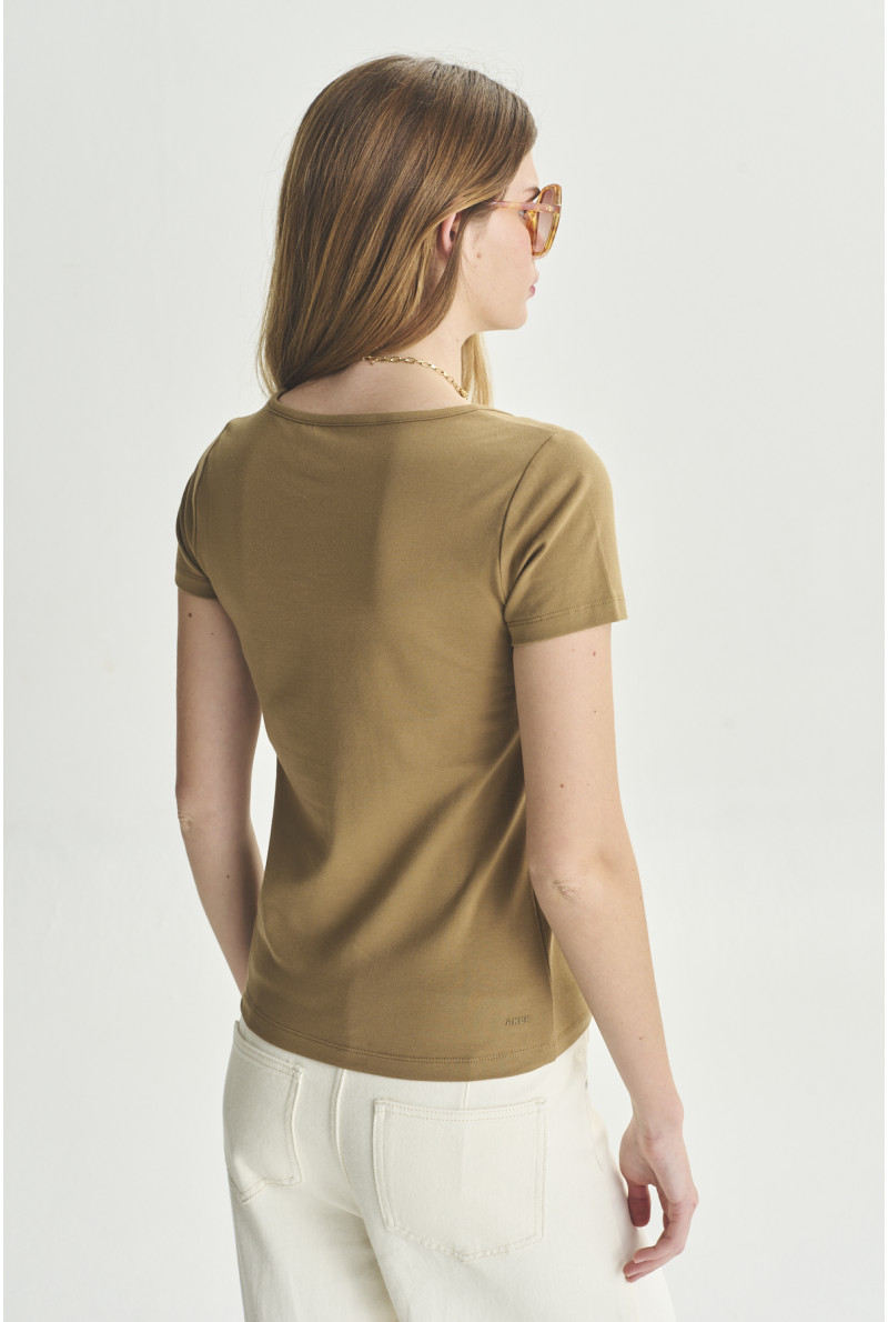 REMERA C/CUADRADO M/C HAROLD