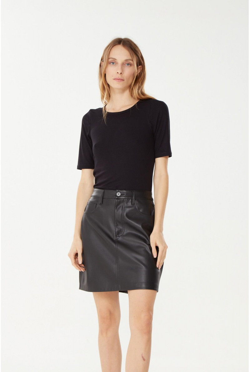 REMERA C/R M/ CODO MATILDA