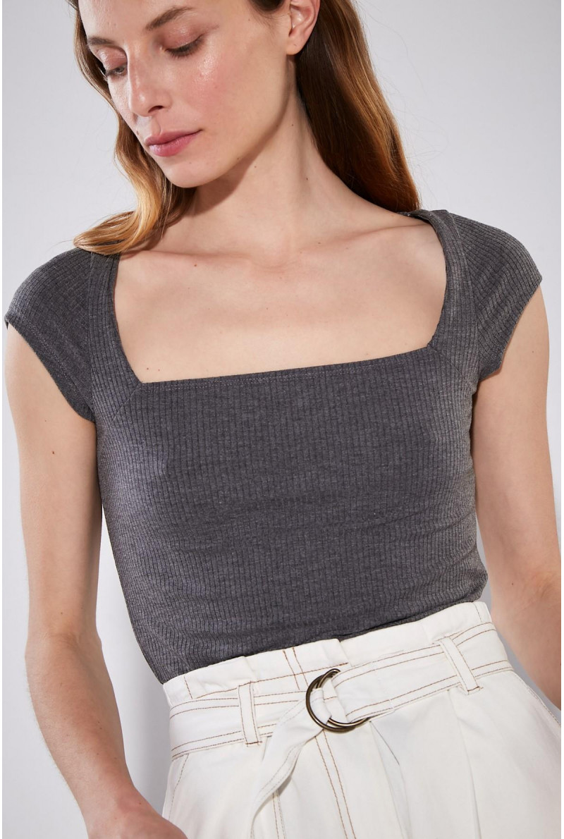 REMERA C/CUADRADO MATILDA
